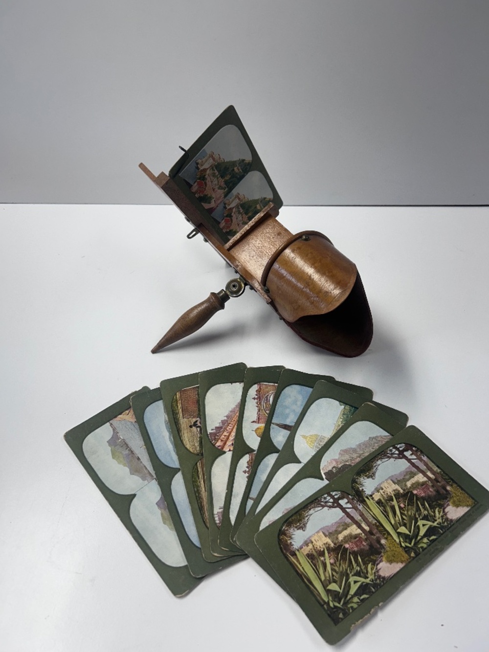 Antique The Paragon Scope Keystone View Co. with 10 Full Color Cards of Europe